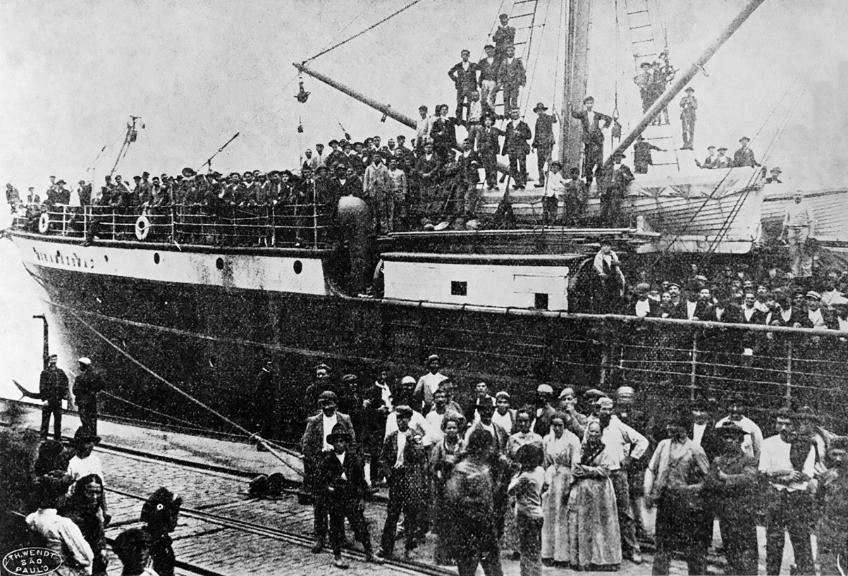 Navio de imigrantes italianos que trouxe famílias que fundaram a comunidade de Santa Felicidade